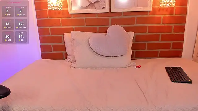 Snapshot of IsabelaSantana chatting on 03/12/25, 03:24 IsabelaSantana online show from 03/12/25, 03:24