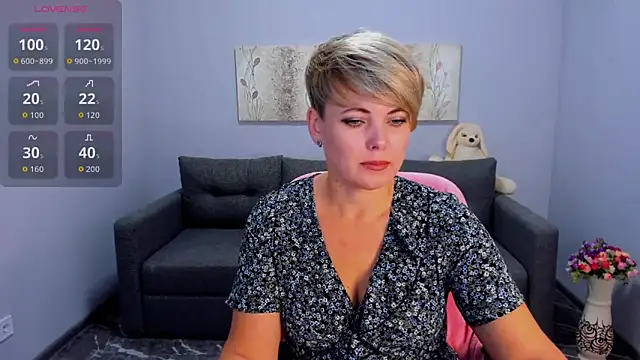 Julia Wilsone online show from 10/01/25, 05:45