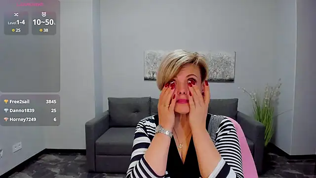 Julia Wilsone online show from 03/04/25, 06:50