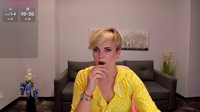 Julia Wilsone online show from 09/17/25, 12:18