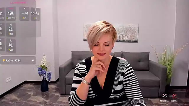 Julia Wilsone online show from 10/25/25, 07:18