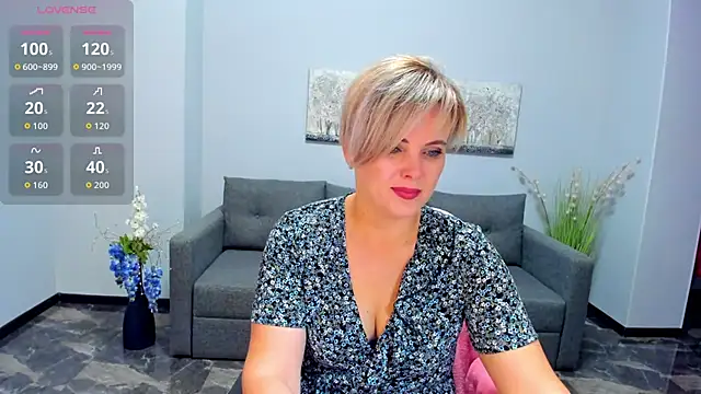 Julia Wilsone online show from 10/22/25, 05:51