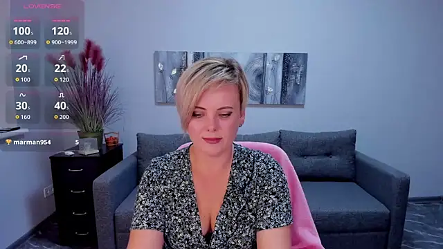 Julia Wilsone online show from 10/21/25, 12:15