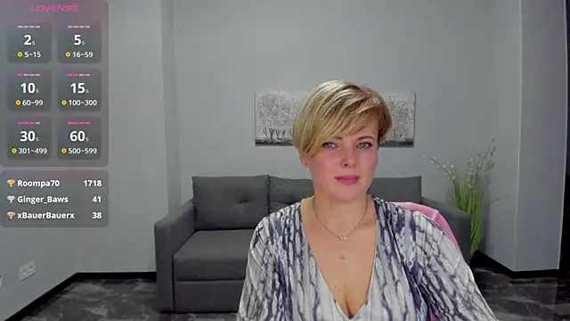 Julia Wilsone online show from 02/21/25, 03:54