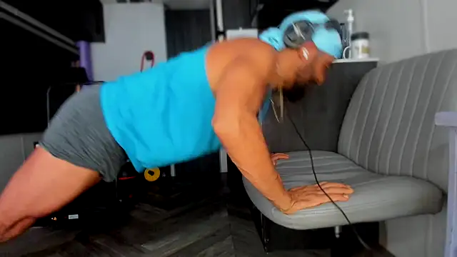 Snapshot of DirtyDrizzy chatting on 02/18/26, 03:48 DirtyDrizzy online show from 02/18/26, 03:48