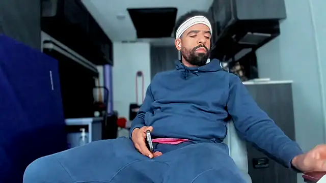 Snapshot of DirtyDrizzy chatting on 02/13/26, 01:49 DirtyDrizzy online show from 02/13/26, 01:49