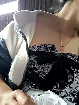 Sweetlove 77 online show from 10/28/25, 01:17