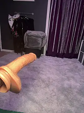 Snapshot of avacrush chatting on 01/10/25, 10:04 avacrush online show from 01/10/25, 10:04