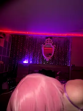 Snapshot of avacrush chatting on 10/30/25, 01:37 avacrush online show from 10/30/25, 01:37