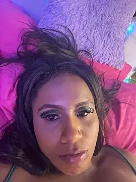 Snapshot of AlisonHoot69 chatting on 11/18/25, 09:01 AlisonHoot69 online show from 11/18/25, 09:01