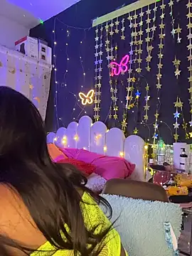 Snapshot of AlisonHoot69 chatting on 11/06/25, 02:15 AlisonHoot69 online show from 11/06/25, 02:15