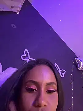 Snapshot of AlisonHoot69 chatting on 11/24/25, 05:07 AlisonHoot69 online show from 11/24/25, 05:07