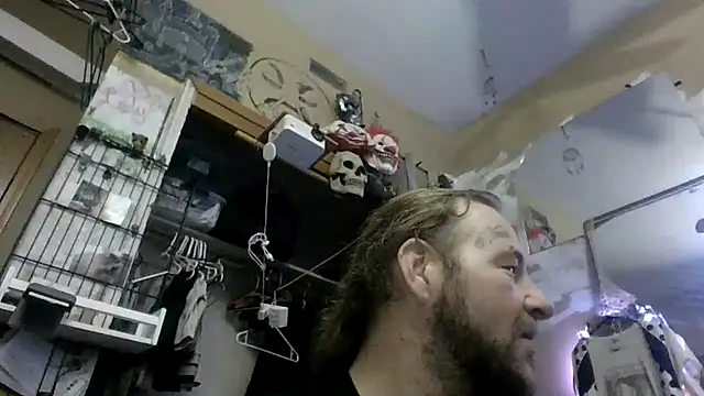 Snapshot of Pay2play1 chatting on 12/23/24, 01:03 Pay2play1 online show from 12/23/24, 01:03