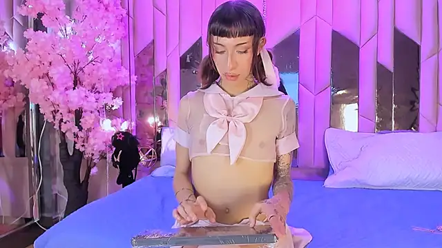 MadisonWood01 online show from 11/09/25, 02:32