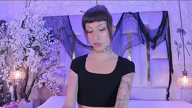 MadisonWood01 online show from 11/25/25, 04:57