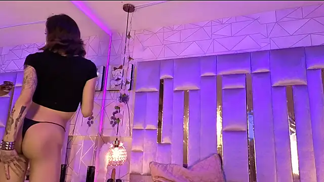 MadisonWood01 online show from 10/13/25, 06:48