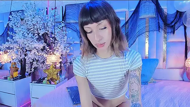 MadisonWood01 online show from 12/05/25, 07:18