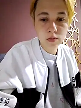 Snapshot of Gussie_Bridie chatting on 04/16/26, 04:35 Gussie Bridie online show from 04/16/26, 04:35
