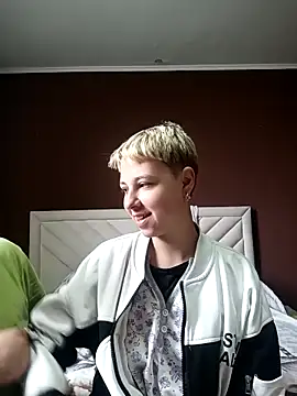 Snapshot of Gussie_Bridie chatting on 05/20/26, 04:42 Gussie Bridie online show from 05/20/26, 04:42