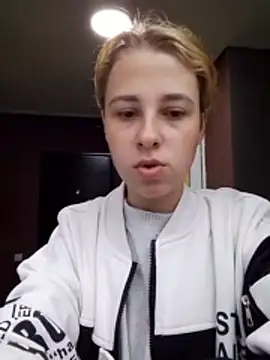 Snapshot of Gussie_Bridie chatting on 04/23/26, 01:02 Gussie Bridie online show from 04/23/26, 01:02