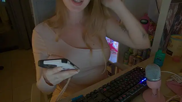 Snapshot of Pinkyladyxxx chatting on 10/19/25, 08:00 Pinkyladyxxx online show from 10/19/25, 08:00
