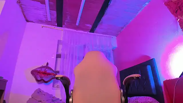 ivy roosx online show from 03/09/25, 08:21