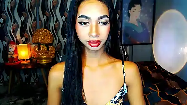 Snapshot of PrettyLatiina chatting on 12/12/24, 02:33 PrettyLatiina online show from 12/12/24, 02:33