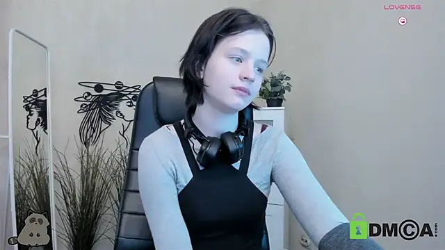Snapshot of Alina_Mills chatting on 03/05/25, 10:44 Alina Mills online show from 03/05/25, 10:44