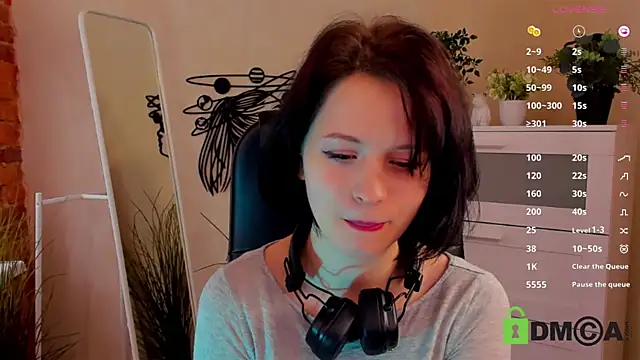 Snapshot of Alina_Mills chatting on 03/20/25, 10:54 Alina Mills online show from 03/20/25, 10:54