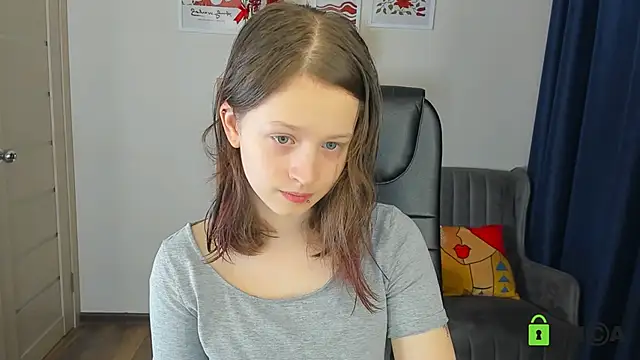 Snapshot of Alina_Mills chatting on 06/12/26, 10:35 Alina Mills online show from 06/12/26, 10:35
