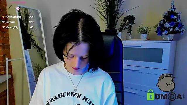 Snapshot of Alina_Mills chatting on 01/12/25, 04:50 Alina Mills online show from 01/12/25, 04:50