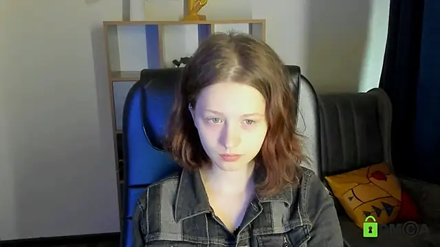 Snapshot of Alina_Mills chatting on 09/16/25, 07:53 Alina Mills online show from 09/16/25, 07:53