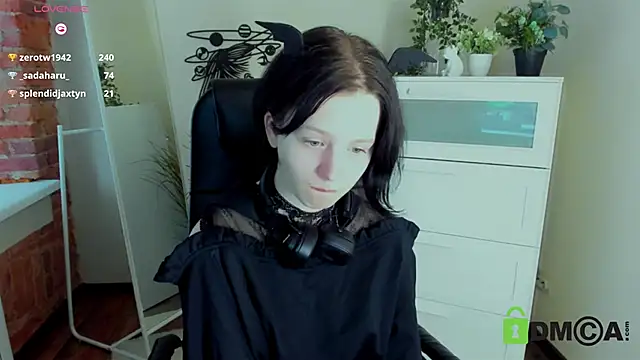 Snapshot of Alina_Mills chatting on 02/21/25, 02:06 Alina Mills online show from 02/21/25, 02:06