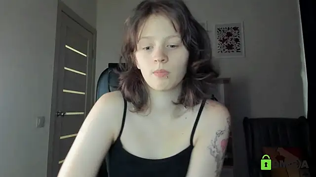 Snapshot of Alina_Mills chatting on 07/16/26, 10:01 Alina Mills online show from 07/16/26, 10:01