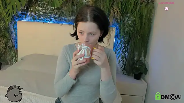 Snapshot of Alina_Mills chatting on 03/03/25, 03:43 Alina Mills online show from 03/03/25, 03:43