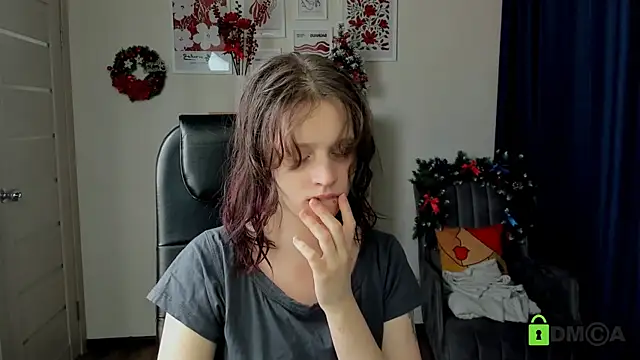 Snapshot of Alina_Mills chatting on 01/14/26, 09:02 Alina Mills online show from 01/14/26, 09:02