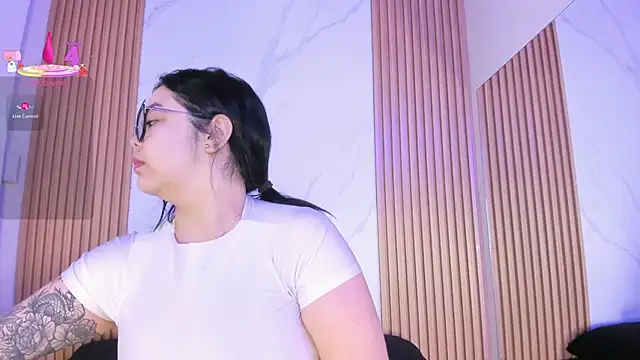 juicy led  online show from 11/11/25, 11:16