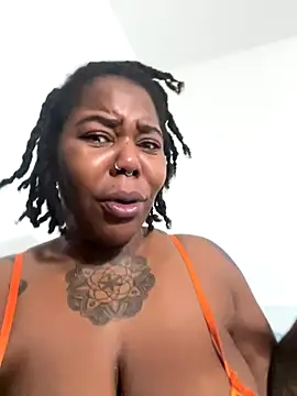 Snapshot of Goddess_Nafeesha chatting on 12/22/25, 05:51 Goddess Nafeesha online show from 12/22/25, 05:51