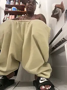 Snapshot of Goddess_Nafeesha chatting on 02/01/26, 01:26 Goddess Nafeesha online show from 02/01/26, 01:26