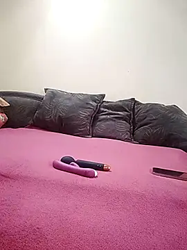 vika2323 online show from 12/03/25, 08:47