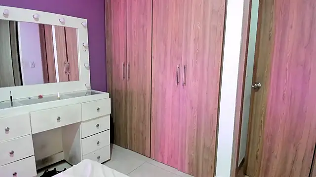 Medelynevans1 online show from 10/13/25, 08:43