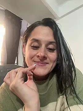 Snapshot of Alice_milf_ chatting on 07/04/26, 09:19 Alice milf online show from 07/04/26, 09:19