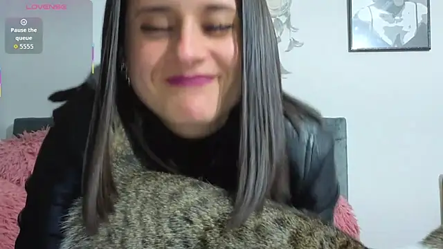 Snapshot of Alice_milf_ chatting on 10/01/25, 03:16 Alice milf online show from 10/01/25, 03:16