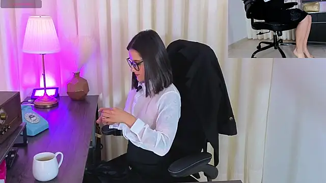 Alice milf  online show from 04/18/26, 12:07
