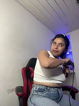 Snapshot of _luna_torres chatting on 06/11/26, 01:41 luna torres online show from 06/11/26, 01:41