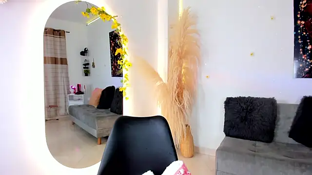 Snapshot of chantall_smith chatting on 10/08/25, 01:45 chantall smith online show from 10/08/25, 01:45