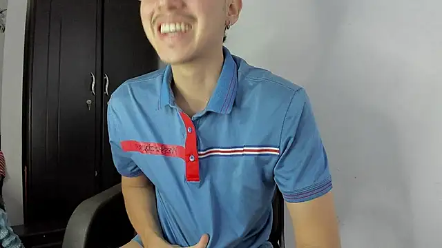 Snapshot of SonSett chatting on 11/07/25, 03:22 SonSett online show from 11/07/25, 03:22