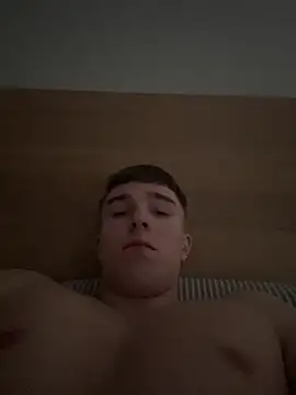 Snapshot of heyaeric chatting on 12/30/24, 02:08 heyaeric online show from 12/30/24, 02:08