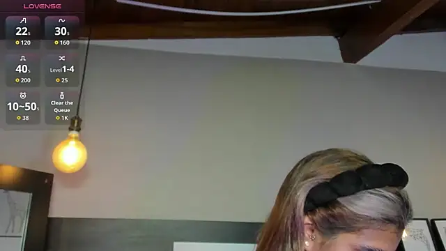 Snapshot of SaraaJhonsonn chatting on 02/14/26, 01:11 SaraaJhonsonn online show from 02/14/26, 01:11