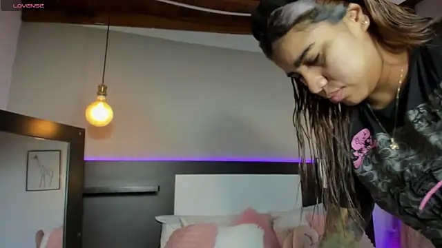 Snapshot of SaraaJhonsonn chatting on 03/21/26, 02:10 SaraaJhonsonn online show from 03/21/26, 02:10